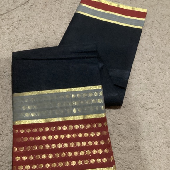 Elegant Black and red with gold cotton saree - Picture 2 of 6